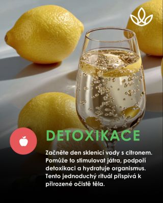 Začněte den sklenicí vody s citronem. 🍋 Tento jednoduchý rituál stimuluje sekreci žluči v játrech, což podporuje...